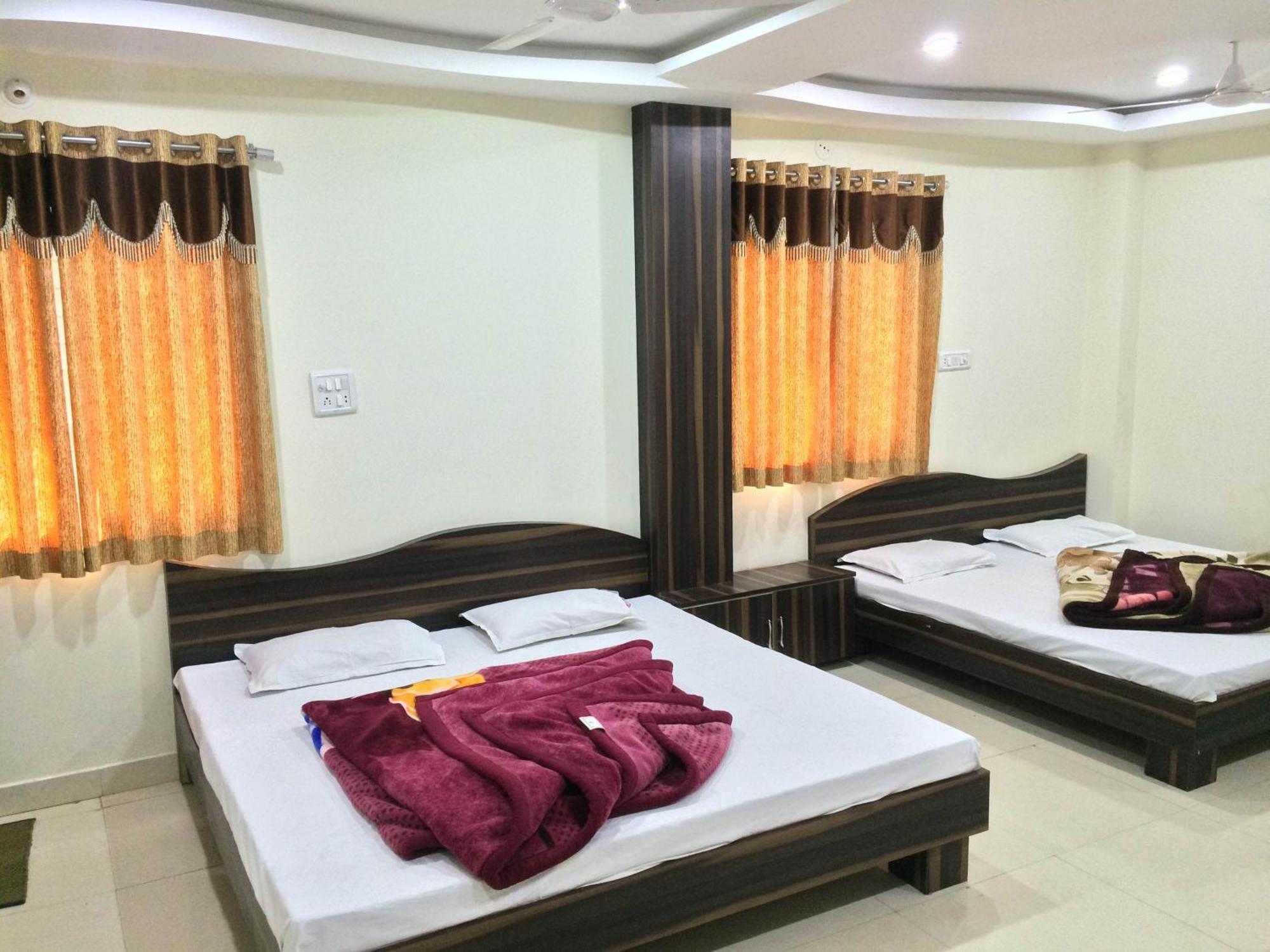 Hotel Vrandavan Palace Near Mahakal Temple Ujjain Exterior photo