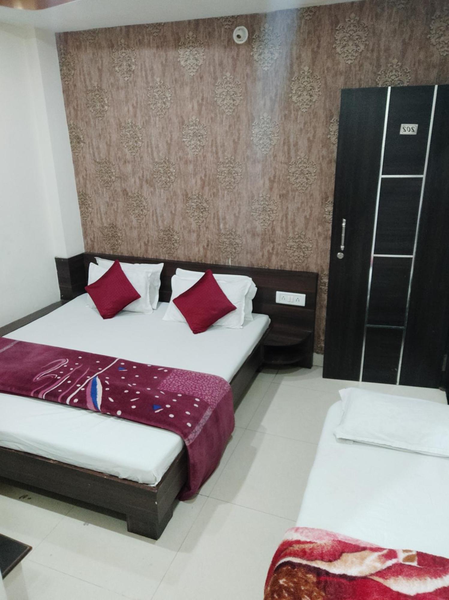 Hotel Vrandavan Palace Near Mahakal Temple Ujjain Exterior photo