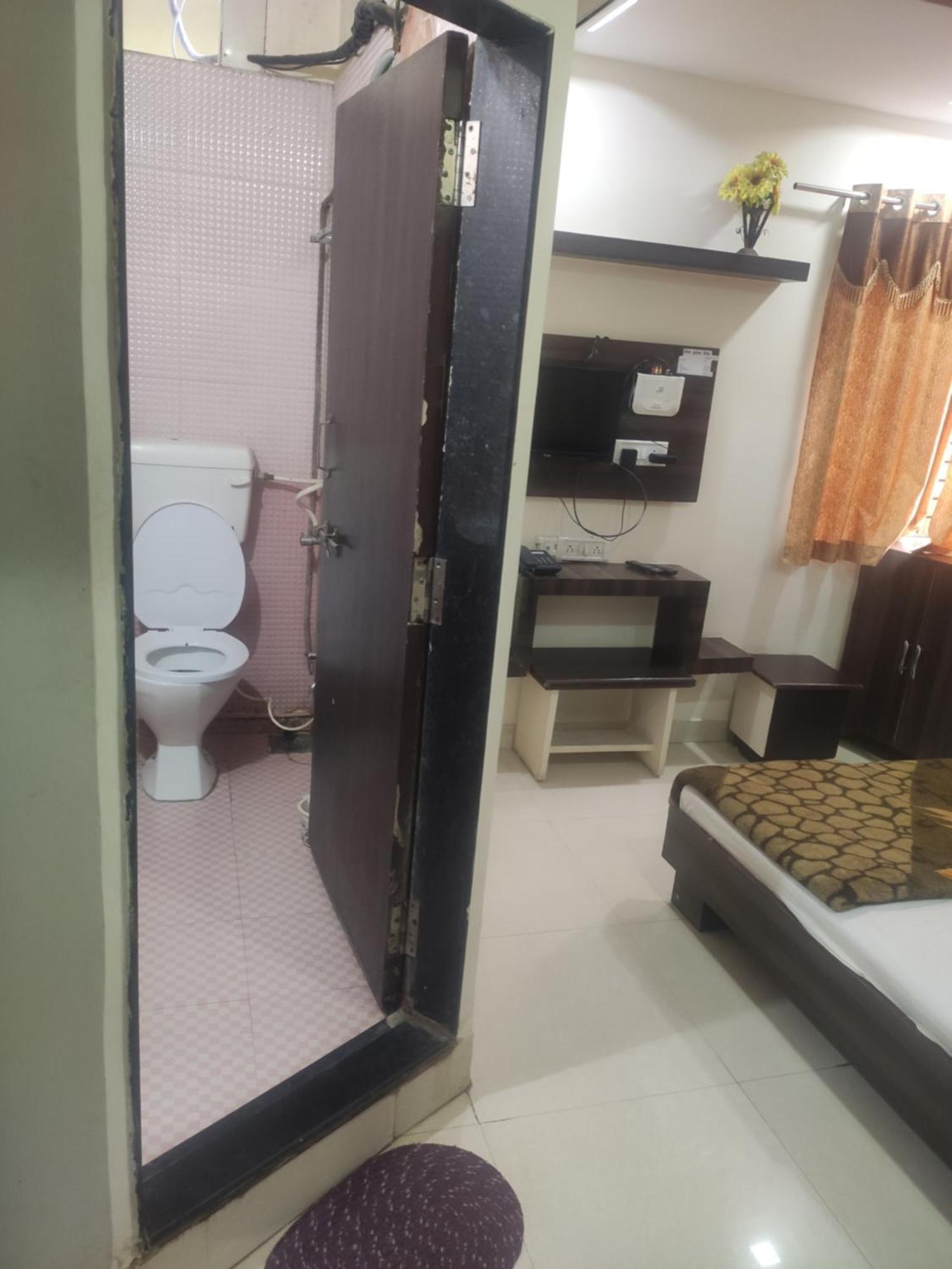 Hotel Vrandavan Palace Near Mahakal Temple Ujjain Exterior photo